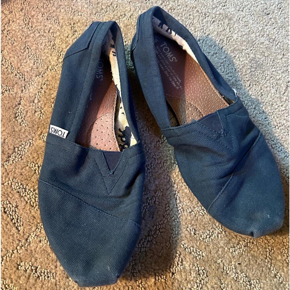 navy tom's size 8